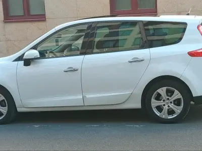 Używany Renault Scénic 2009 Biały Minivan