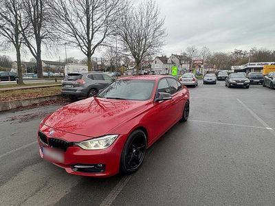 Begagnad BMW 325 241 HK (177 kW) 2015 Röd Sedan
