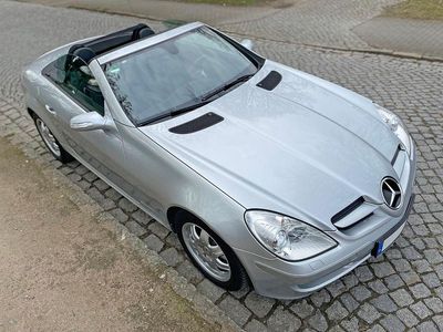 Second-hand Mercedes SLK200 163 CP (119 kW) 2004 Argintiu Cabrio