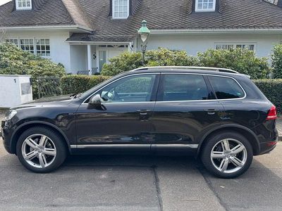 Second-hand VW Touareg Executive 239 CP (175 kW) 2010 Negru SUV