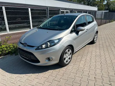 Używany Ford Fiesta Champions Edition 82 KM (60 kW) 2012 Srebrny Hatchback