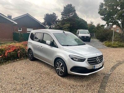 Silber metallic Gebraucht 2022 Mercedes T180 Edition Van / Kleinbus | 37.900 €