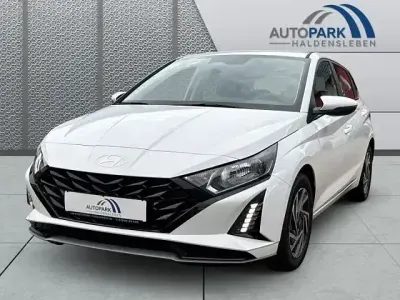 Neu Hyundai i20 101 PS (74 kW) 2025 Weiß Limousine