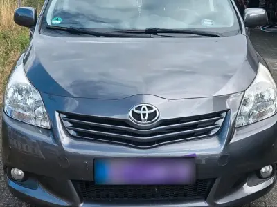 Gebraucht Toyota Verso 126 PS (92 kW) 2011 Grau Van / Kleinbus