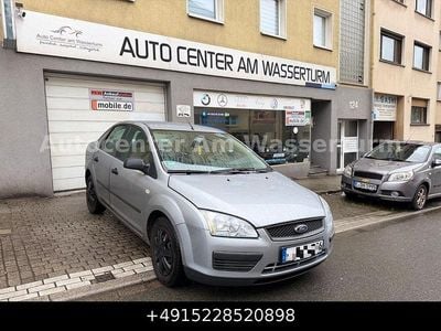 Gebraucht Ford Focus Trend 80 PS (58 kW) 2005 Silber Limousine