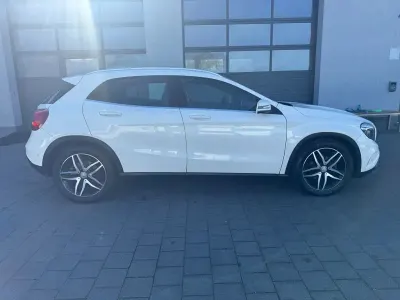 Gebraucht Mercedes GLA200 136 PS (100 kW) 2015 Weiß SUV