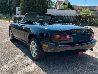 Używany Mazda MX5 90 KM (66 kW) 1995 Czarny Kabriolet