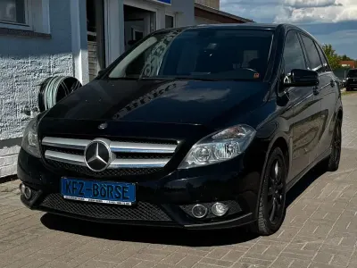 Gebraucht Mercedes B200 136 PS (100 kW) 2012 Schwarz Van / Kleinbus
