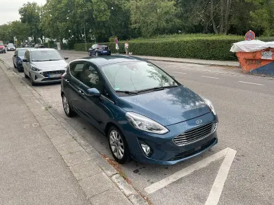 Gebraucht Ford Fiesta 101 PS (74 kW) 2018 Blau Kleinwagen