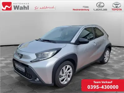 Gebraucht Toyota Aygo X X-play 72 PS (52 kW) 2022 Shimmering silver metallic SUV