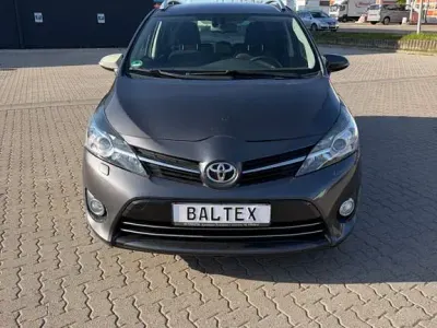 Gebraucht Toyota Verso Edition-S 147 PS (108 kW) 2016 Grau Van / Kleinbus