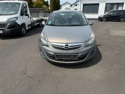 Gebraucht Opel Corsa Edition 95 PS (69 kW) 2014 Muskatgrau/pepperdust Kleinwagen