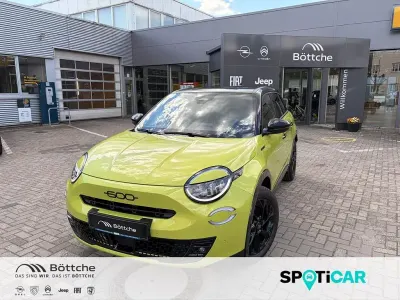 Neu Fiat 600 Sport 145 PS (106 kW) 2026 Acid grün/dach schwarz SUV