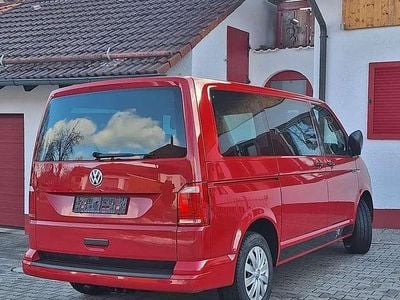 Gebraucht VW Multivan Trendline 150 PS (110 kW) 2018 Rot Van / Kleinbus