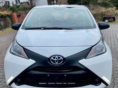 gebraucht Toyota Aygo 1.0 x-play pianosaweiß - wenig km