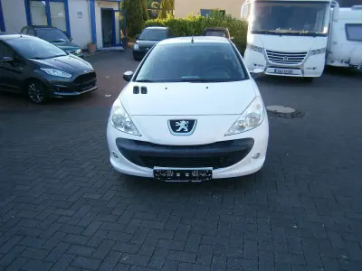 Gebraucht Peugeot 206 Basis 60 PS (44 kW) 2010 Lack weiss banquise/flach Kleinwagen