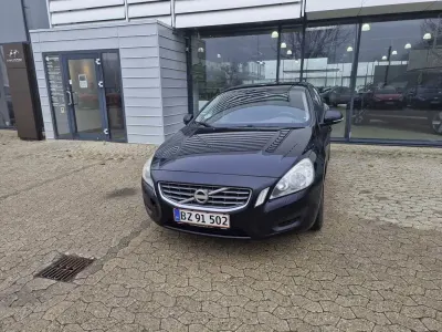Gebraucht Volvo S60 Kinetic 114 PS (83 kW) 2013 Schwarz Limousine