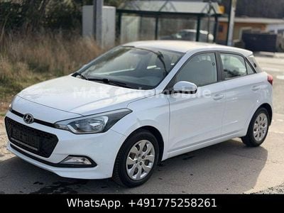 Gebraucht Hyundai i20 Trend 75 PS (55 kW) 2015 Weiß Limousine
