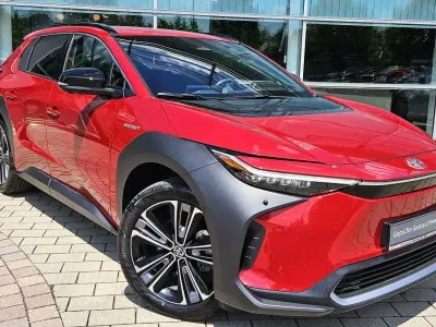 Gebraucht Toyota bZ4X Comfort 150 kW (204 PS) 2023 Karminarot metallic SUV