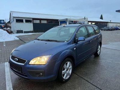 Blau Gebraucht 2006 Ford Focus Ghia Kombi | 2.390 € (Etwas zu teuer)