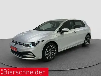 Gebraucht VW Golf VIII Style 204 PS (150 kW) 2021 Reflexsilber Limousine