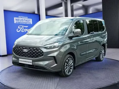 Neu Ford Tourneo Titanium 150 PS (110 kW) 2025 Schwarz Van / Kleinbus