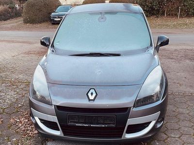 Grau Gebraucht 2011 Renault Scénic III Bose Edition Van / Kleinbus | 3.790 € (Fairer Preis)