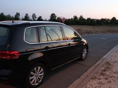Schwarz Gebraucht 2017 VW Touran Highline Van / Kleinbus | 22.999 € (Etwas zu teuer)