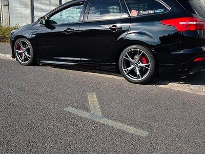 Schwarz Gebraucht 2018 Ford Focus ST-Line Kombi | 9.699 € (Fairer Preis)