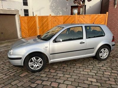 Silber Gebraucht 2002 VW Golf Limousine | 950 € (Guter Preis)