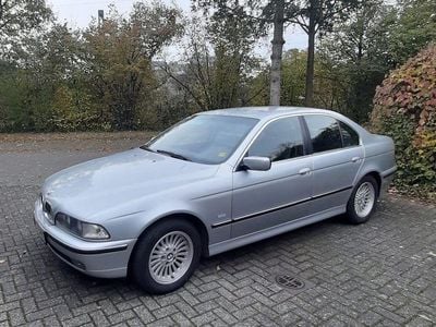 BMW 528