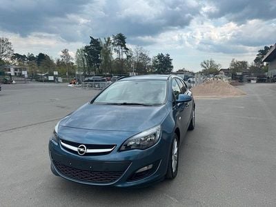 Usata Opel Astra Edition 140 CV (102 kW) 2012 Blu Station wagon