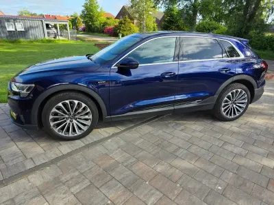Gebraucht Audi e-tron Comfort 230 kW (313 PS) 2022 Blau SUV