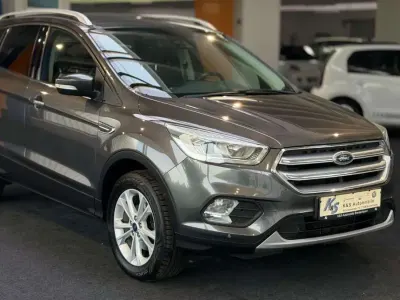 Gebraucht Ford Kuga Titanium 150 PS (110 kW) 2018 Grau SUV