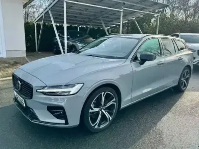 Używany Volvo V60 Plus 197 KM (144 kW) 2025 Szary Kombi