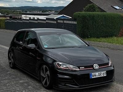 Schwarz Gebraucht 2017 VW Golf VII GTI Kleinwagen | 20.600 €