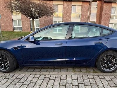 Second-hand Tesla Model 3 Standard Range Plus 225 kW (306 CP) 2021 Albastru Berlinǎ