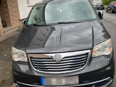 Gebraucht Lancia Voyager Gold 163 PS (119 kW) 2013 Schwarz Van / Kleinbus