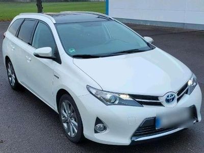 Gebraucht Toyota Auris Hybrid Life+ 99 PS (72 kW) 2013 Weiß Kombi
