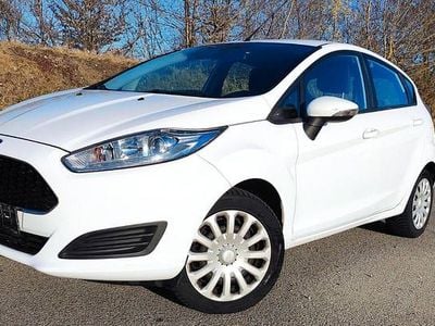Gebraucht Ford Fiesta Trend 80 PS (58 kW) 2015 Weiß Kleinwagen