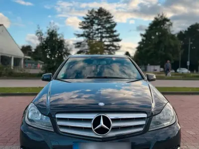 Gebraucht Mercedes C200 140 PS (102 kW) 2012 Schwarz Limousine