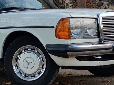 gebraucht Mercedes 200 W123