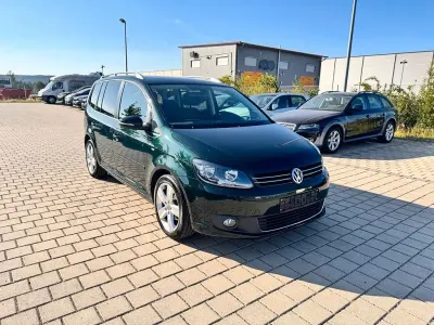 Gebraucht VW Touran Cup 105 PS (77 kW) 2015 Grün Van / Kleinbus