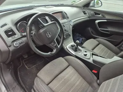 Gebraucht Opel Insignia Edition 110 PS (80 kW) 2011 Silber Kombi