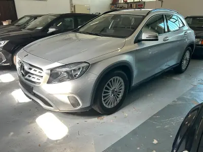 Gebraucht Mercedes GLA180 122 PS (89 kW) 2019 Silber SUV