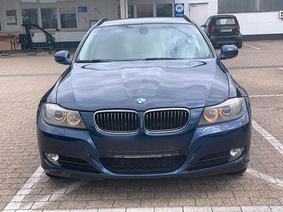 Blau Gebraucht 2011 BMW 320 Kombi | 5.190 € (Fairer Preis)