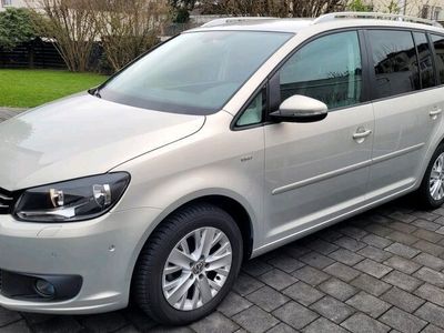 gebraucht VW Touran 1.6 TDI "Life" Navi Park Assist