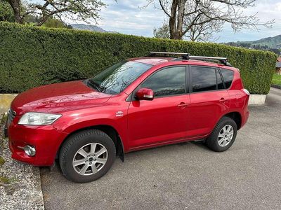 Second-hand Toyota RAV4 Executive 150 CP (110 kW) 2011 Roșu SUV
