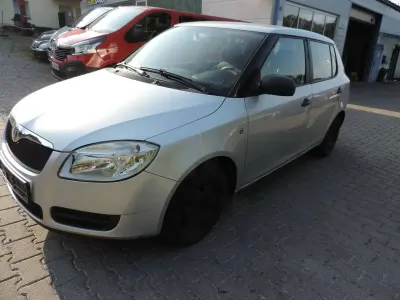 Gebraucht Skoda Fabia Classic 60 PS (44 kW) 2010 Brilliantsilber metallic Kleinwagen