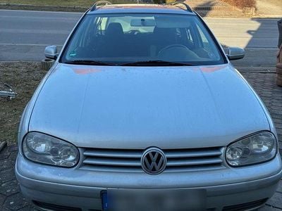Silber Gebraucht 2005 VW Golf IV Kombi | 2.000 € (Fairer Preis)